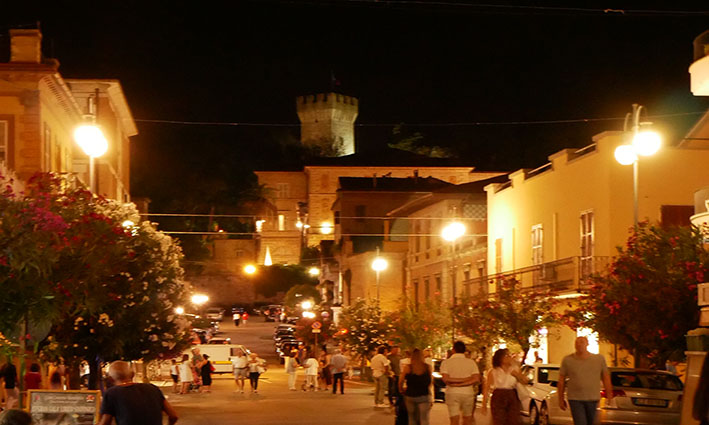 P. San Giorgio - Scorcio panoramico verso la torre e la villa Bonaparte