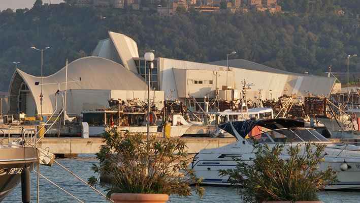 P. San Giorgio - Pescheria al porto peschereccio