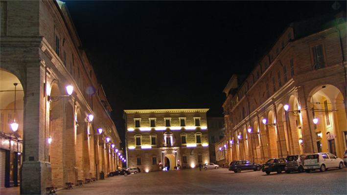 Fermo - Vista Piazza del Popolo di notte