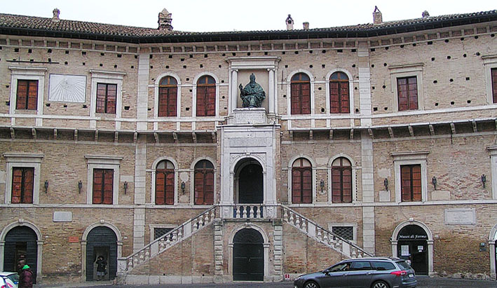 Fermo - Palazzo dei Priori