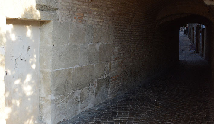 Fermo - Scorcio muro "romano" (Dal Piazzale Azzolino)
