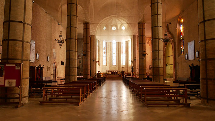 Fermo - Interno della chiesa di San Francesco